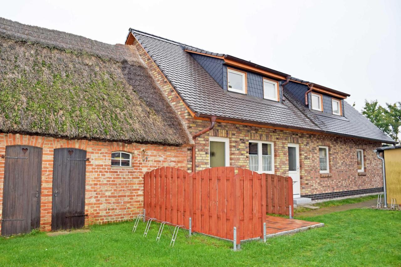 Ferienhaus Mit Terrasse Am Heideweg Baabe Esterno foto